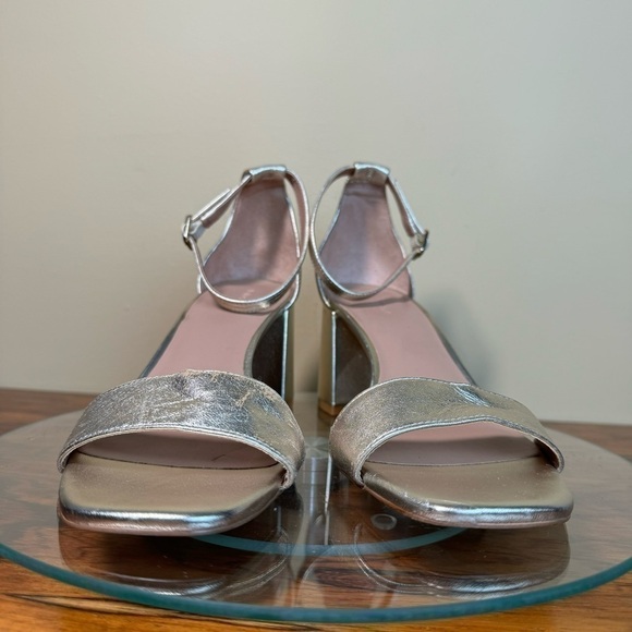 Nordstrom gold metallic Sandals - size 9 - Picture 5 of 16